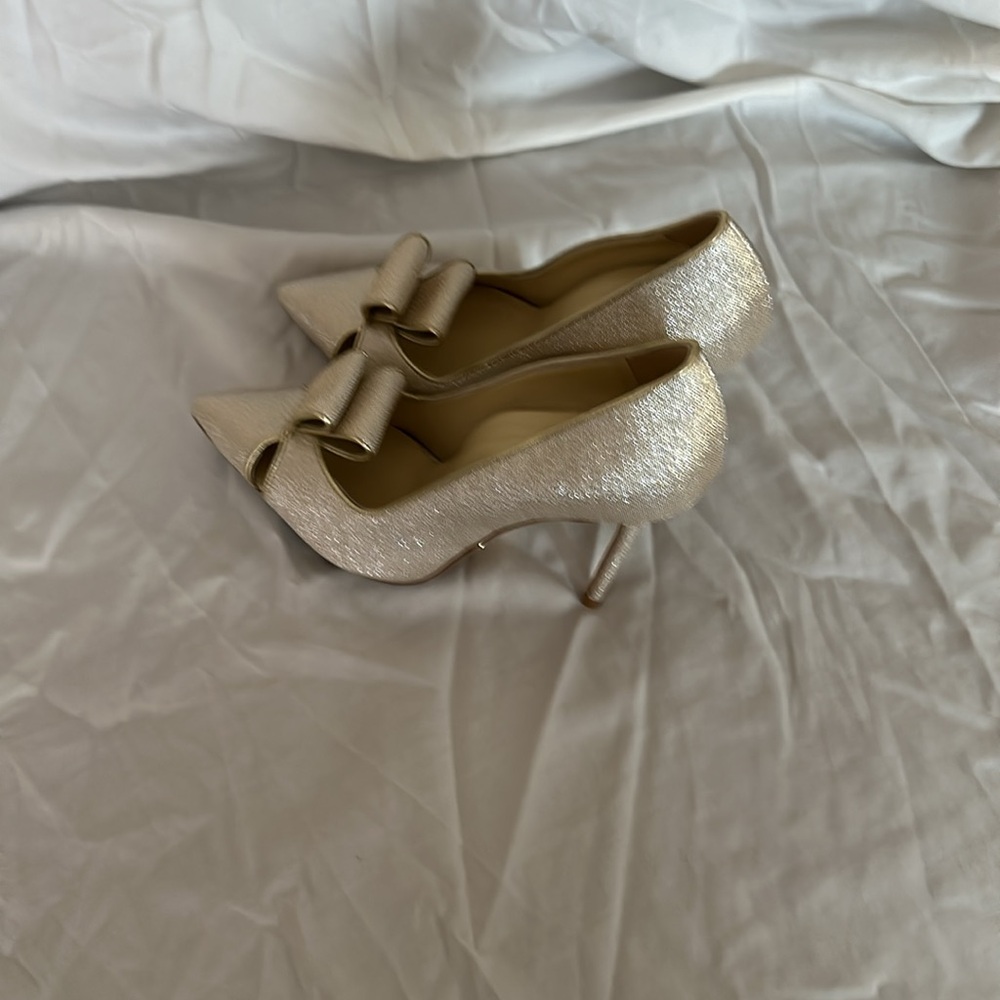 Shoes - Picture 4 of 8